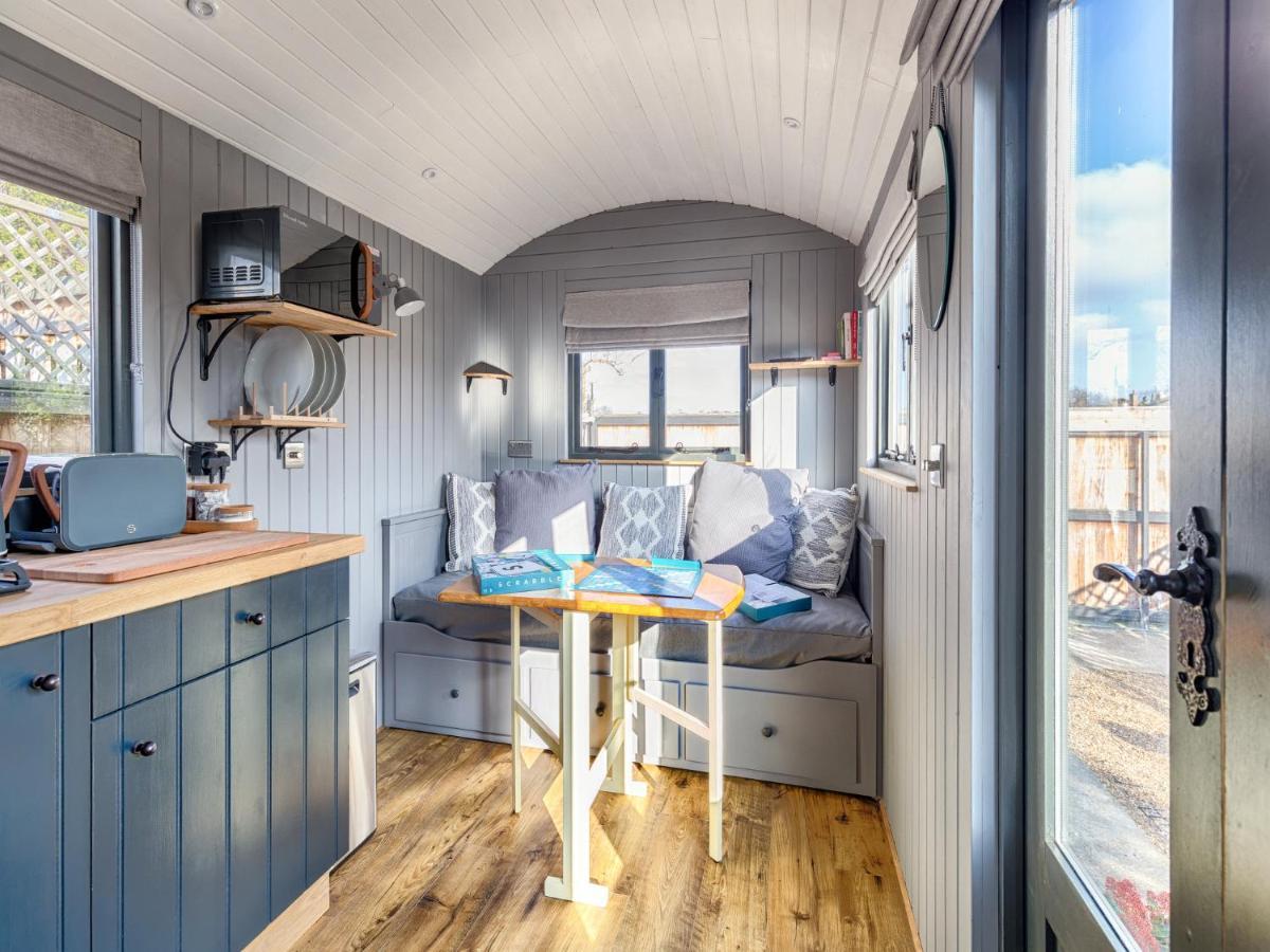 Вилла Pass The Keys Whitstable Shepherds Hut Minutes From The Harbour Экстерьер фото