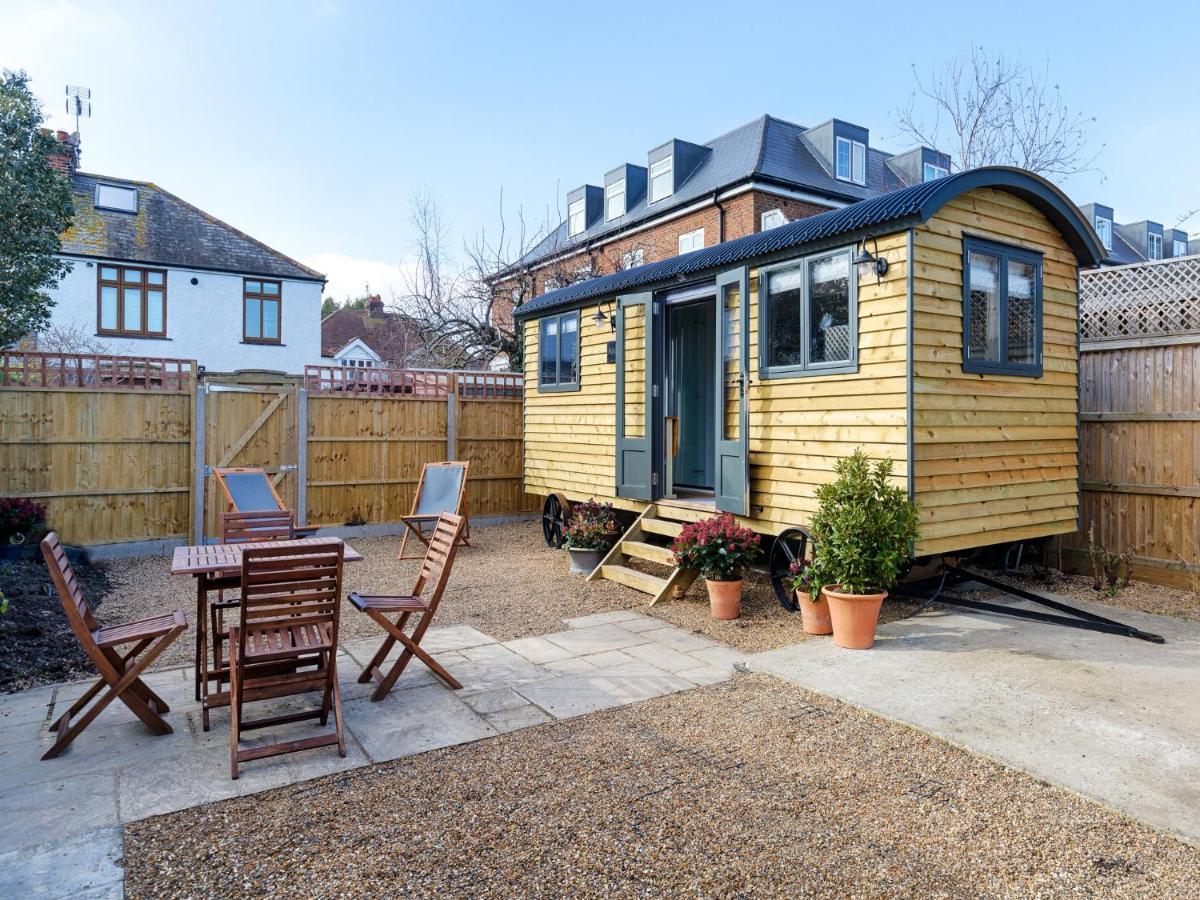 Вилла Pass The Keys Whitstable Shepherds Hut Minutes From The Harbour Экстерьер фото