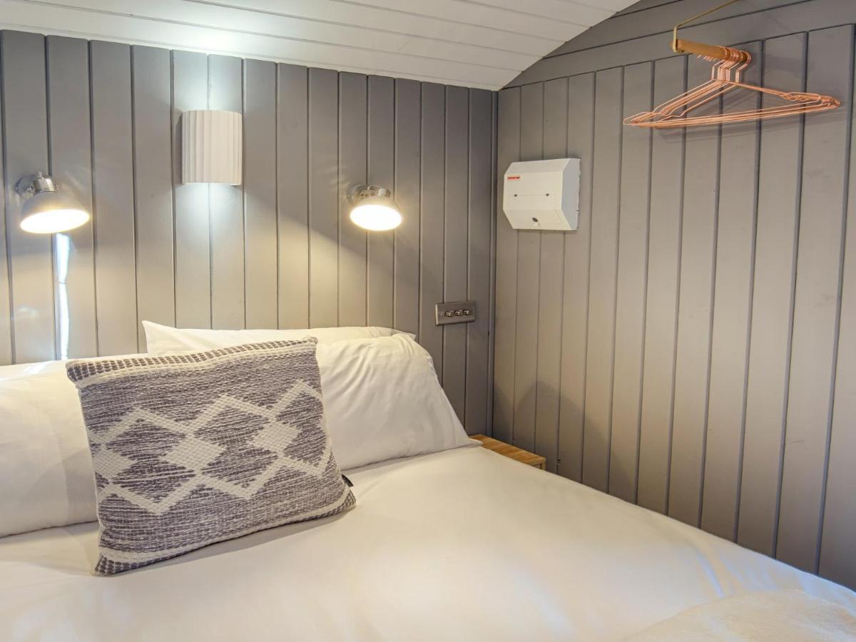 Вилла Pass The Keys Whitstable Shepherds Hut Minutes From The Harbour Экстерьер фото