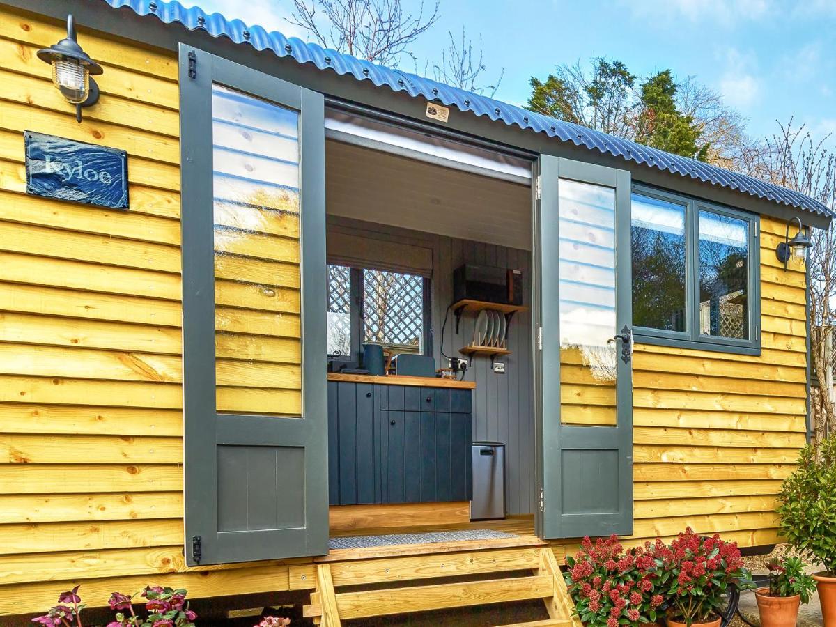 Вилла Pass The Keys Whitstable Shepherds Hut Minutes From The Harbour Экстерьер фото